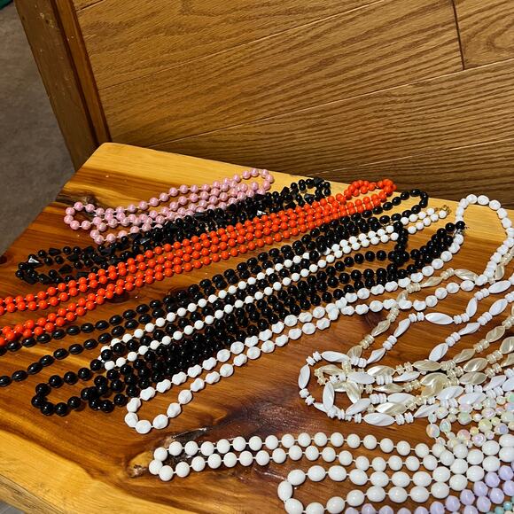 Large Vintage Lot Costume Jewelry Flapper MCM Beads Necklaces Strands Long Short - Picture 3 of 5